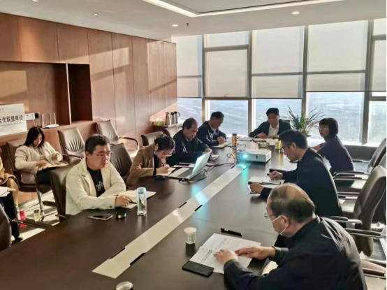 1118新闻稿-驻马店市产业投资集团有限公司党委理论中心组学习贯彻十九届六中全会精神360.png